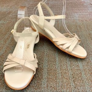 SAS Patent Strippy Quarter Strap Sandals 10 WW